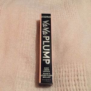 Buxom va va plump Russian To You liquid lipstick